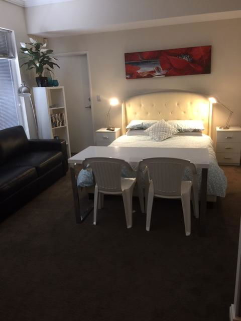 Venetian Canal 1 Bedroom Apartment - Surfers Paradise Gold Coast 3