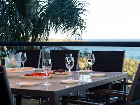 Venabu On Garuwa, 20 Garuwa Street - Spectacular House With Fabulous Views - Surfers Paradise Gold Coast 2