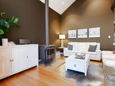 Venabu On Garuwa, 20 Garuwa Street - Spectacular House With Fabulous Views - Surfers Paradise Gold Coast 3