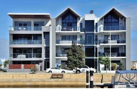 Venetian Canal 1 Bedroom Apartment - Surfers Paradise Gold Coast 0
