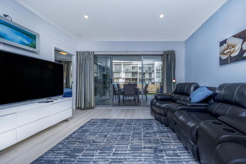 Venetian Canal Apartment-Close To Beaches And Marina - Surfers Paradise Gold Coast 2