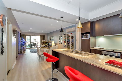 Venetian Canal Apartment-Close To Beaches And Marina - Surfers Paradise Gold Coast 0