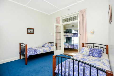 Victor Harbor Beachfront Bliss + WiFi - Surfers Paradise Gold Coast 3