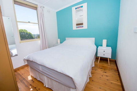 Victor Parade, Unit 3/2 - Surfers Paradise Gold Coast 2