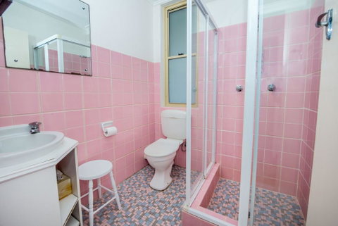 Victor Parade, Unit 3/2 - Surfers Paradise Gold Coast 3