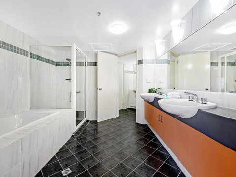 Victoria Square Apartments In The Heart Of Broadbe - Surfers Paradise Gold Coast 3
