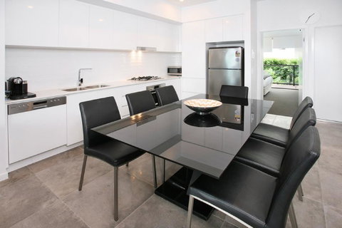 Views From Red Hill - Modern And Spacious Split-Level Executive 3BR Red Hill Apartment Close To CBD - Surfers Paradise Gold Coast 1