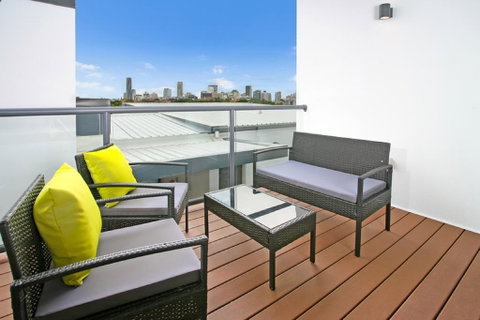 Views From Red Hill - Modern And Spacious Split-Level Executive 3BR Red Hill Apartment Close To CBD - Surfers Paradise Gold Coast 2