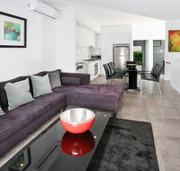 Views from Red Hill - Modern and Spacious Split-Level Executive 3BR Red Hill Apartment Close to CBD - Surfers Paradise Gold Coast