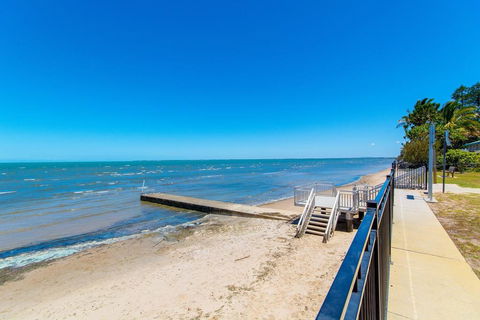 Views, Pool, Air Conditioning - Karoonda Sands Welsby Pde, Bongaree - Surfers Paradise Gold Coast 3