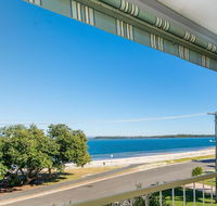 VIEWS VIEWS VIEWS Front Top Floor Waterfront Unit - Chnook Apartments South Esp Bongaree - Surfers Paradise Gold Coast