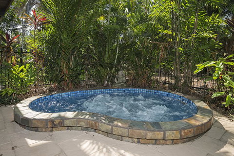 Villa Frangipani - Surfers Paradise Gold Coast 1
