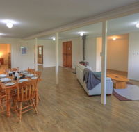 Village Stays Coldstream Gallery Bungalow - Surfers Paradise Gold Coast