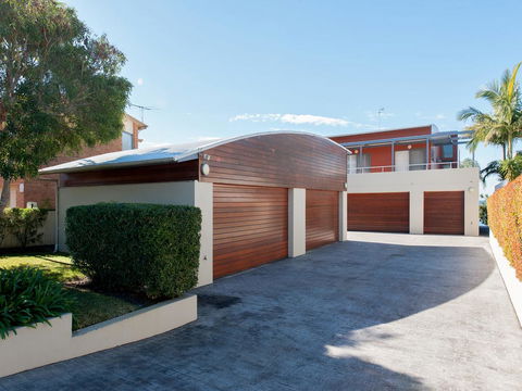 Vogue, Unit 3/197 Soldiers Point Road - Surfers Paradise Gold Coast 1
