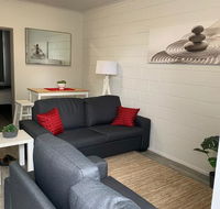 Walk to Lamberts Beach with Wi-fi and Netflix - Surfers Paradise Gold Coast