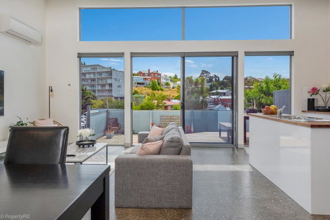 Walk To Salamanca, Queens Cottage LUX 3bdm Queens Cottage - Surfers Paradise Gold Coast 2