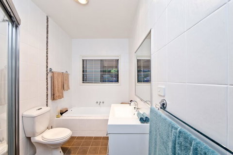 Wanda Point House - Tranquil, Elegant & Dog Friendly - Surfers Paradise Gold Coast 3
