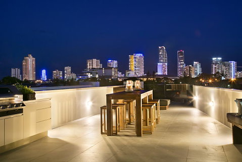 Wanderlust On Water - Surfers Paradise Gold Coast 0