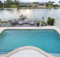 Waterfront Entertainer - Surfers Paradise Gold Coast
