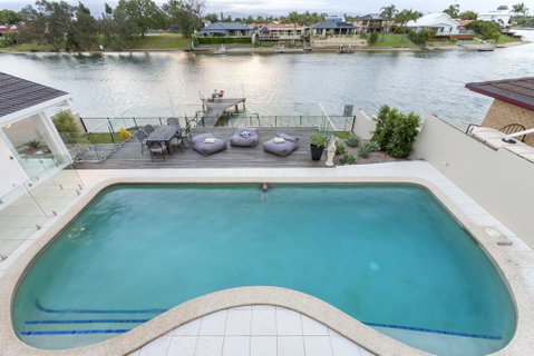 Waterfront Entertainer - Surfers Paradise Gold Coast 0