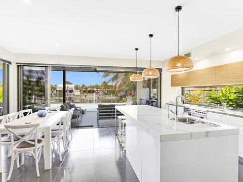 WATERFRONT HOME BORDERING MOOLOOLABA - Surfers Paradise Gold Coast 3