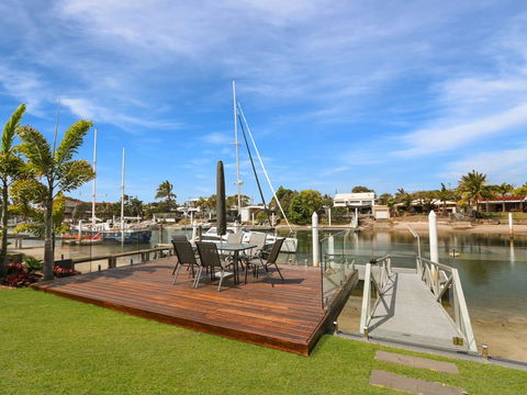 WATERFRONT HOME BORDERING MOOLOOLABA - Surfers Paradise Gold Coast 1