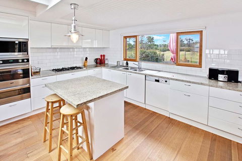 Waterfront Sanctuary - Raymond Island Getaway - Surfers Paradise Gold Coast 3