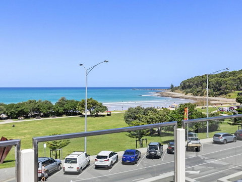 WATERFRONT SEVEN - In The Heart Of Lorne - Surfers Paradise Gold Coast 2