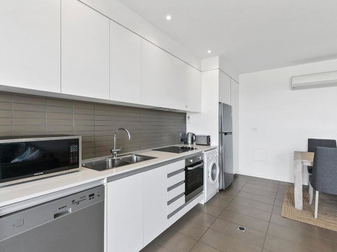 WATERFRONT SEVEN - In The Heart Of Lorne - Surfers Paradise Gold Coast 1