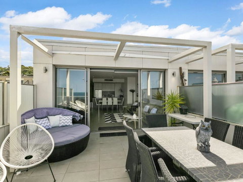 WATERFRONT THREE- In The Heart Of Lorne - Surfers Paradise Gold Coast 1