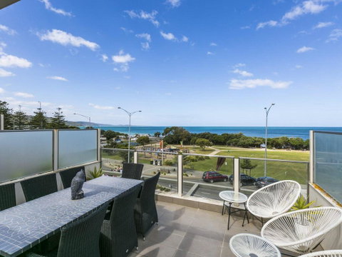 WATERFRONT THREE- In The Heart Of Lorne - Surfers Paradise Gold Coast 0