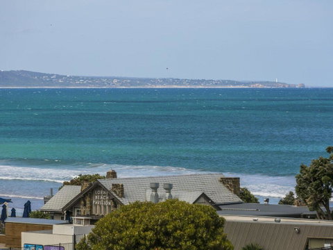 WATERFRONT THREE- In The Heart Of Lorne - Surfers Paradise Gold Coast 3