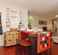 Colour Pop Fitzroy - 3 bedroom pet friendly - Surfers Paradise Gold Coast
