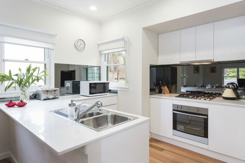 Hillside House - Surfers Paradise Gold Coast 2