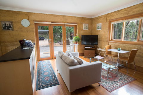 Bundjil Studio - Surfers Paradise Gold Coast 6