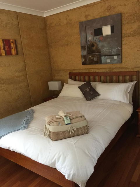 Bundjil Studio - Surfers Paradise Gold Coast 9