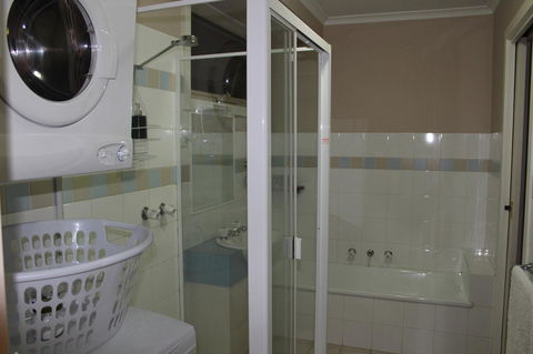 Australian Home Away @ Box Hill 2 Bedroom - Surfers Paradise Gold Coast 10