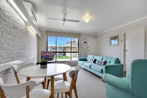 Hybiscus Waterfront Apartments - Surfers Paradise Gold Coast 17