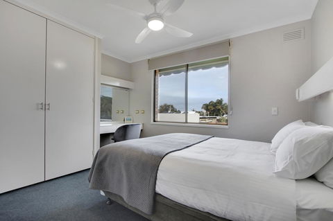 Hybiscus Waterfront Apartments - Surfers Paradise Gold Coast 14