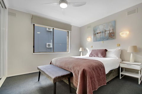 Hybiscus Waterfront Apartments - Surfers Paradise Gold Coast 13