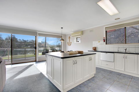 Hybiscus Waterfront Apartments - Surfers Paradise Gold Coast 7