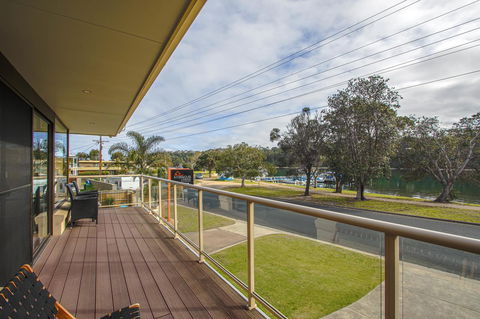 Hybiscus Waterfront Apartments - Surfers Paradise Gold Coast 3