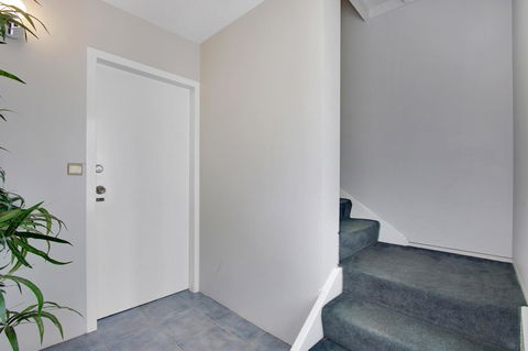 Hybiscus Waterfront Apartments - Surfers Paradise Gold Coast 1