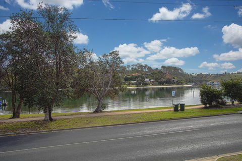 Hybiscus Waterfront Apartments - Surfers Paradise Gold Coast 2