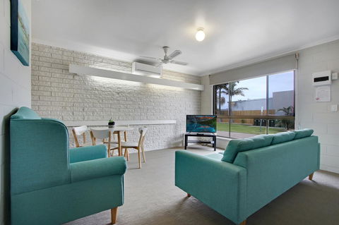 Hybiscus Waterfront Apartments - Surfers Paradise Gold Coast 18