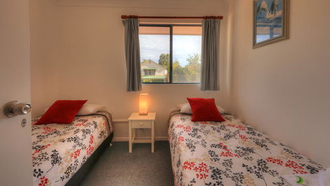 Dolphin Waters - Surfers Paradise Gold Coast 6