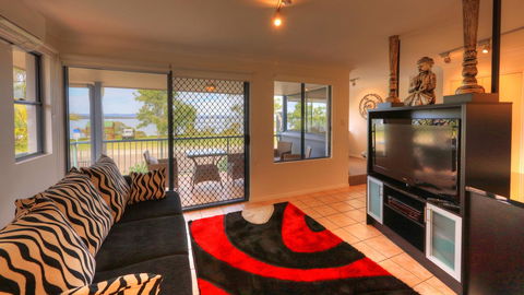 Dolphin Waters - Surfers Paradise Gold Coast 7