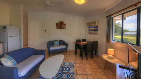 Dolphin Waters - Surfers Paradise Gold Coast 3