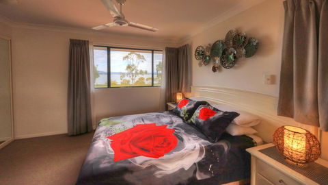Dolphin Waters - Surfers Paradise Gold Coast 4