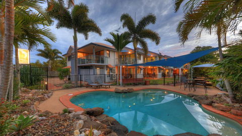 Dolphin Waters - Surfers Paradise Gold Coast 17